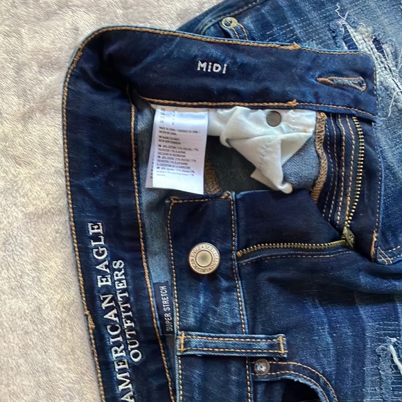 AEO American Eagle Outfitters Size 4 Women’s Midi Shorts (Super Stretch) - Picture 3 of 3